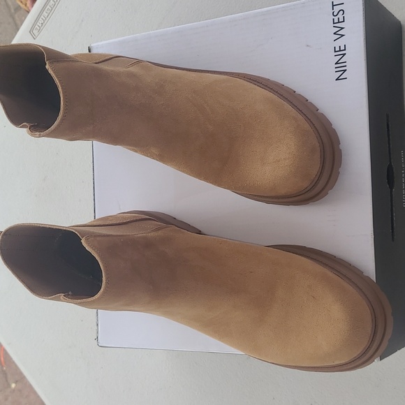 Ladie's booties - Picture 3 of 4